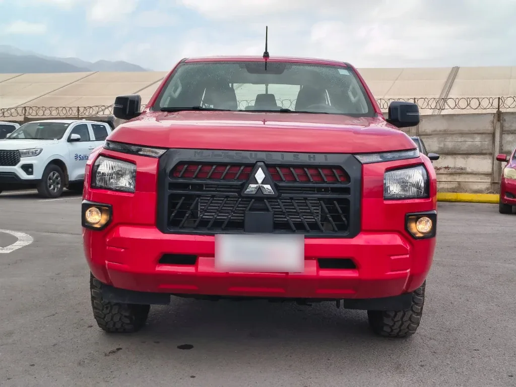 Mitsubishi L200 Katana D/c 2.4 Tdi Mt Xrt 4x4 año 2024