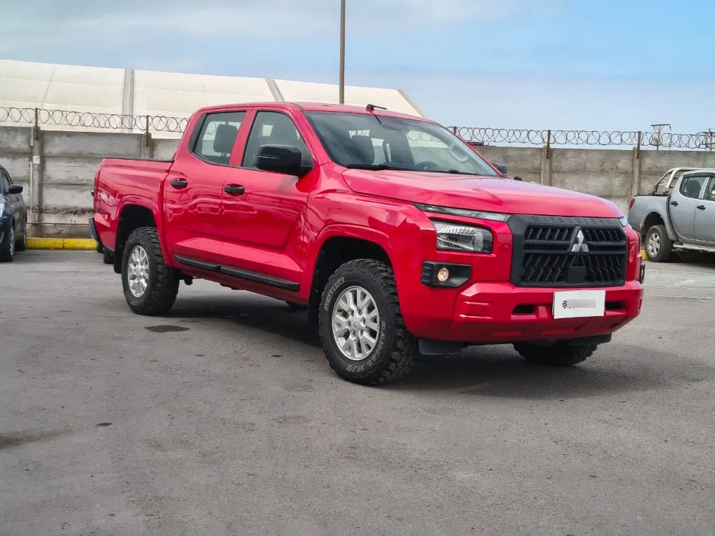 Mitsubishi L200 Katana D/c 2.4 Tdi Mt Xrt 4x4 año 2024