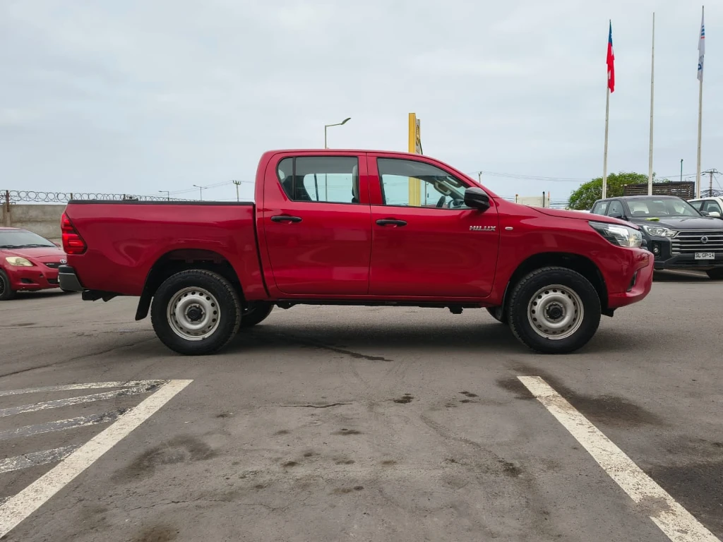 Toyota Hilux Dc 4x4 2.4 D Dx Mt año 2023