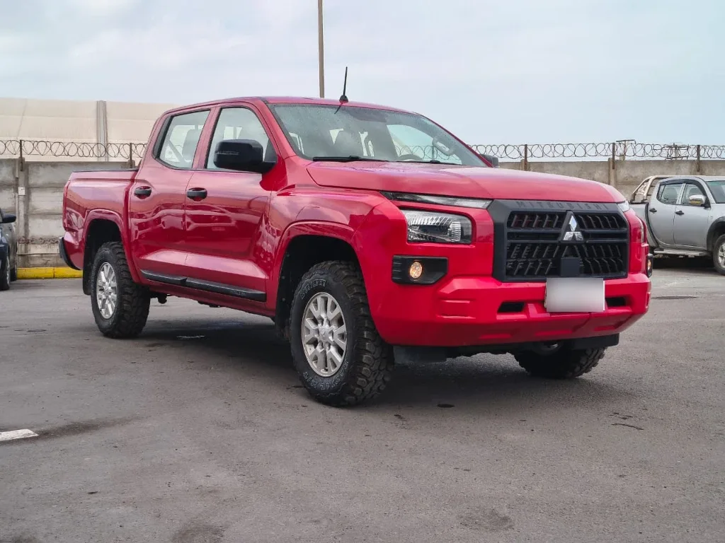Mitsubishi L200 Katana D/c 2.4 Tdi Mt Xrt 4x4 año 2024