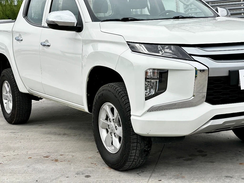 Mitsubishi L200 L200 4x2 Katana D/c 2.4 Td Mt Cr año 2023