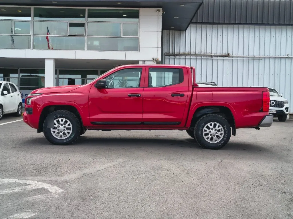 Mitsubishi L200 Katana D/c 2.4 Tdi Mt Xrt 4x4 año 2024