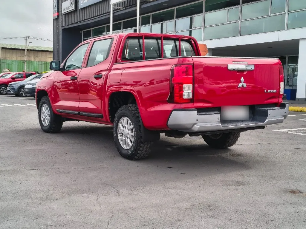 Mitsubishi L200 Katana D/c 2.4 Tdi Mt Xrt 4x4 año 2024