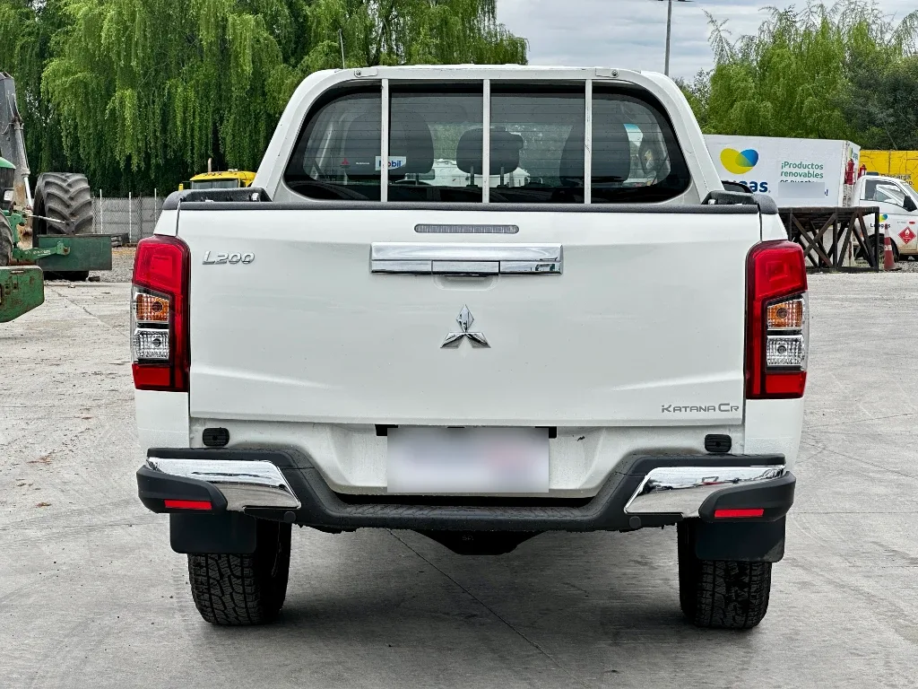 Mitsubishi L200 L200 4x2 Katana D/c 2.4 Td Mt Cr año 2023