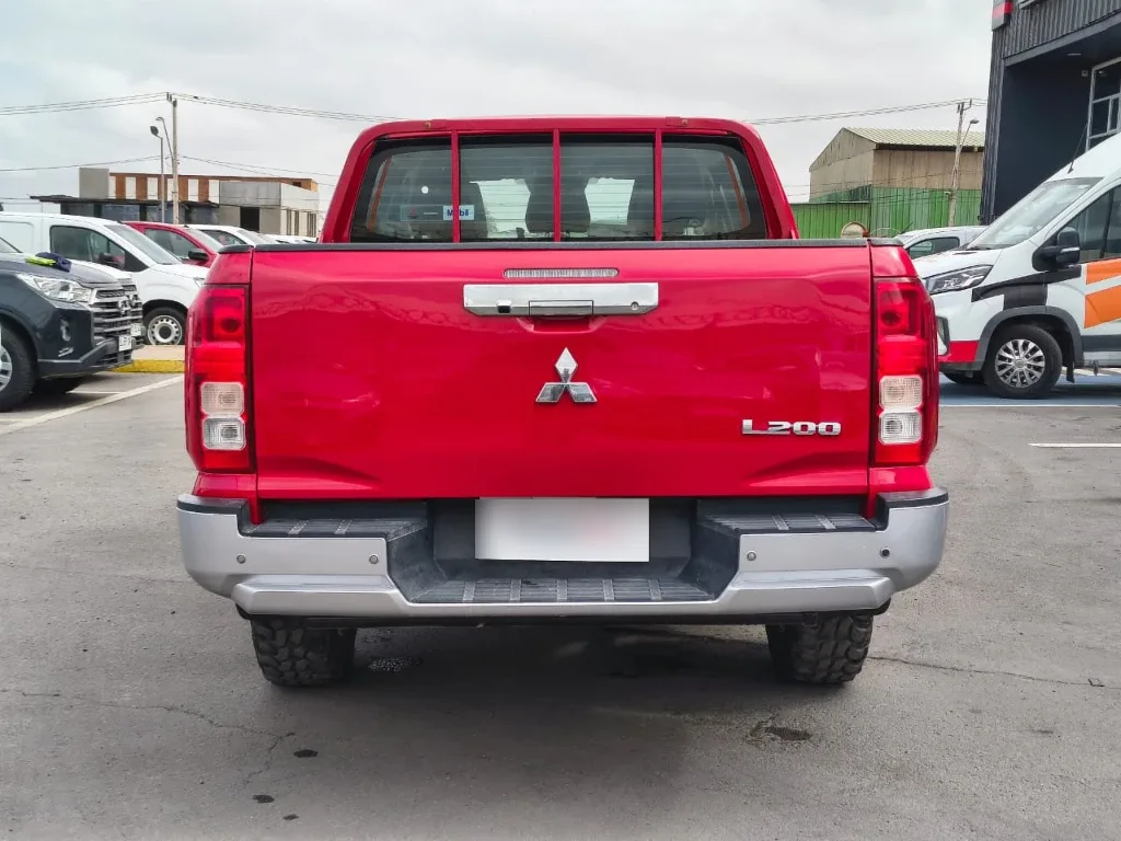 Mitsubishi L200 Katana D/c 2.4 Tdi Mt Xrt 4x4 año 2024
