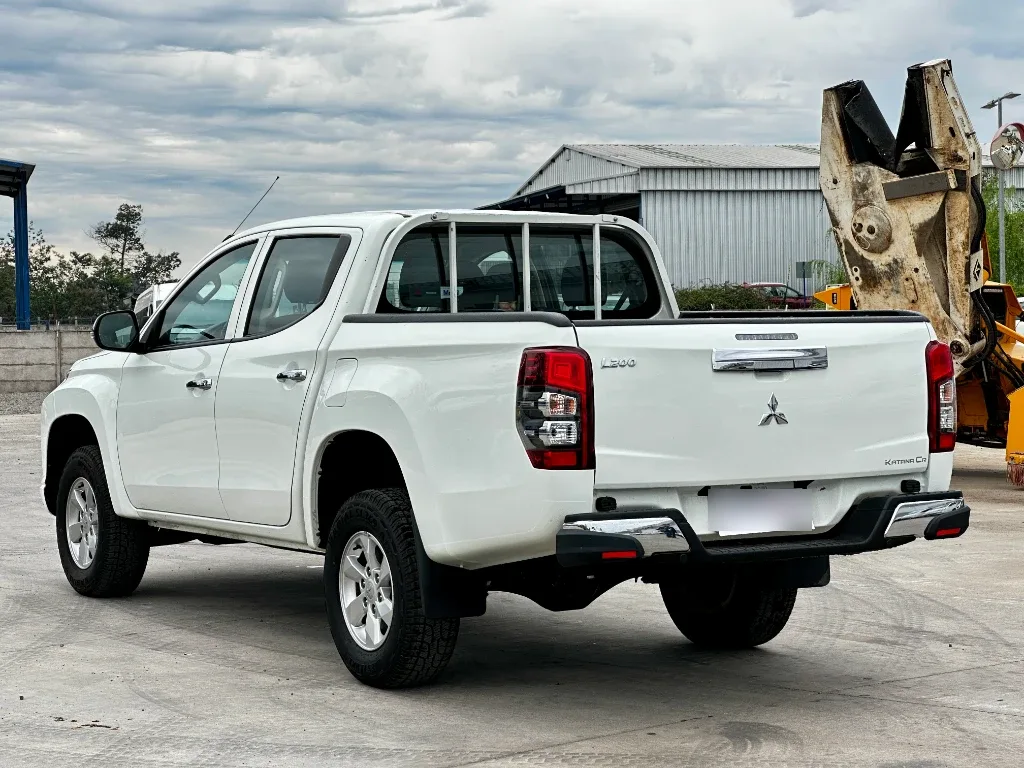 Mitsubishi L200 L200 4x2 Katana D/c 2.4 Td Mt Cr año 2023