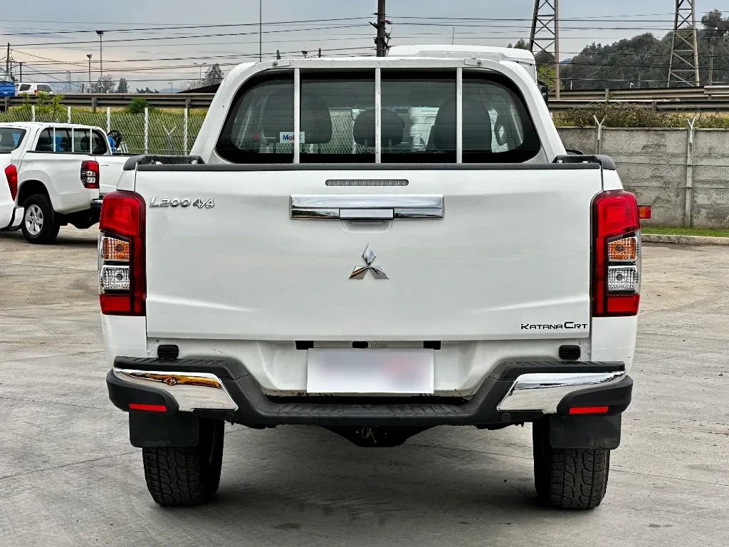 Mitsubishi L200 L200 4x2 Katana D/c 2.4 Td Mt Cr año 2023