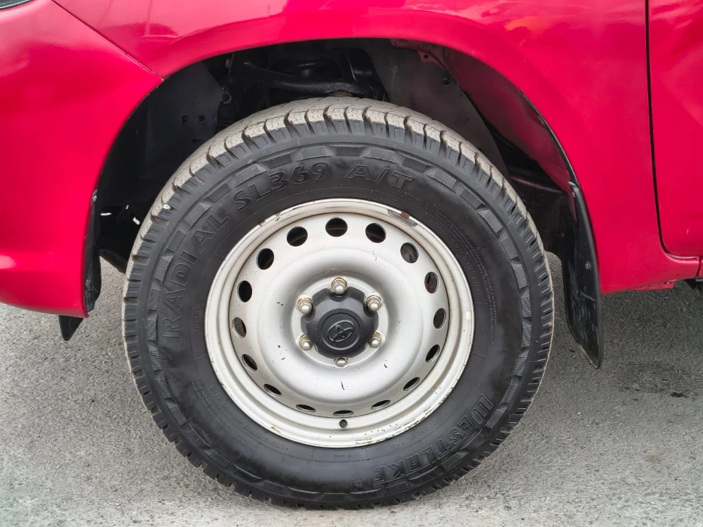 Toyota Hilux Dc 4x4 2.4 D Dx Mt año 2023