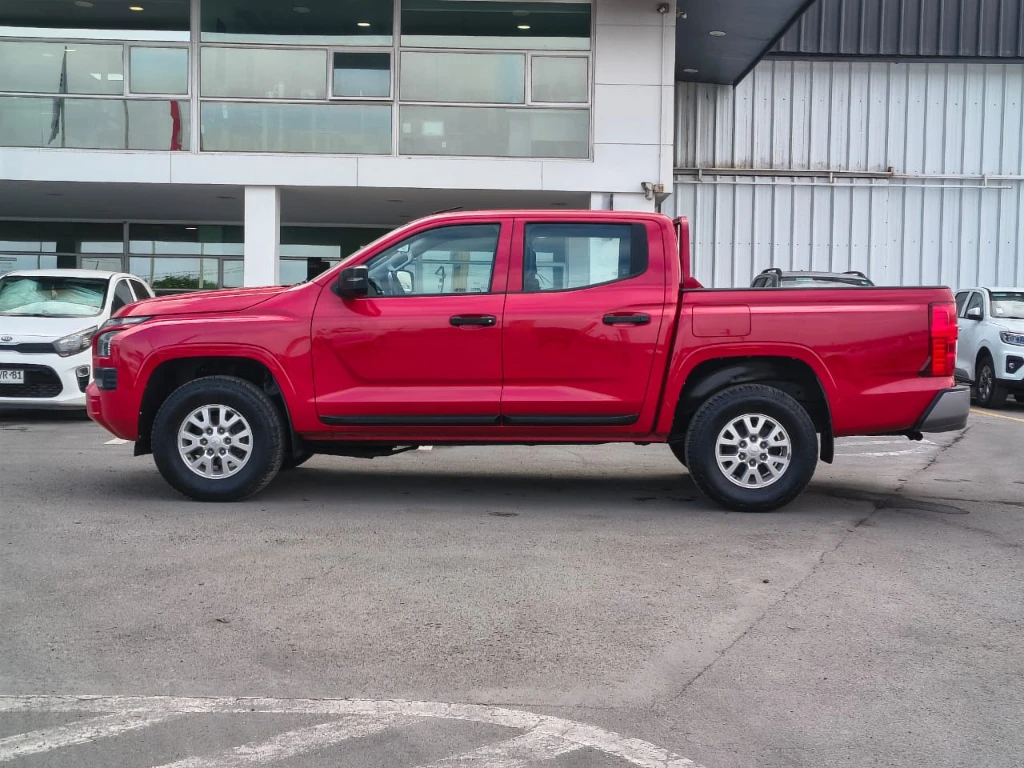 Mitsubishi L200 Katana D/c 2.4 Tdi Mt Xrt 4x4 año 2024