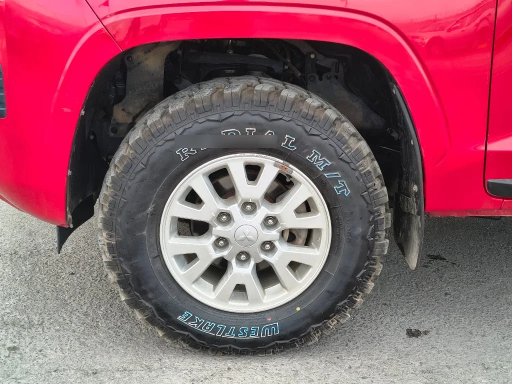 Mitsubishi L200 Katana D/c 2.4 Tdi Mt Xrt 4x4 año 2024
