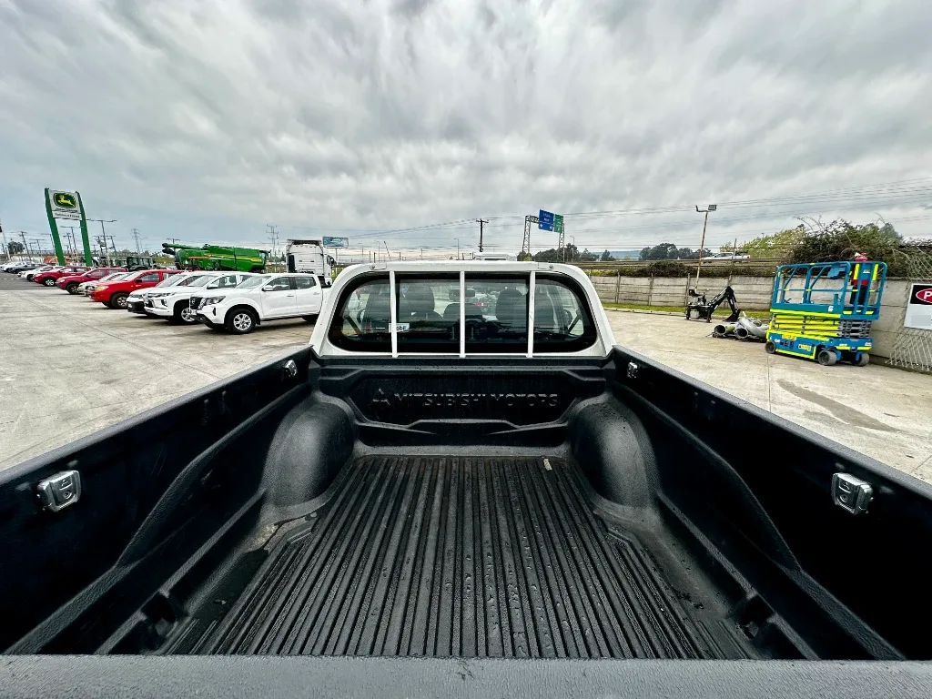 Mitsubishi L200 L200 4x2 Katana D/c 2.4 Td Mt Cr año 2023
