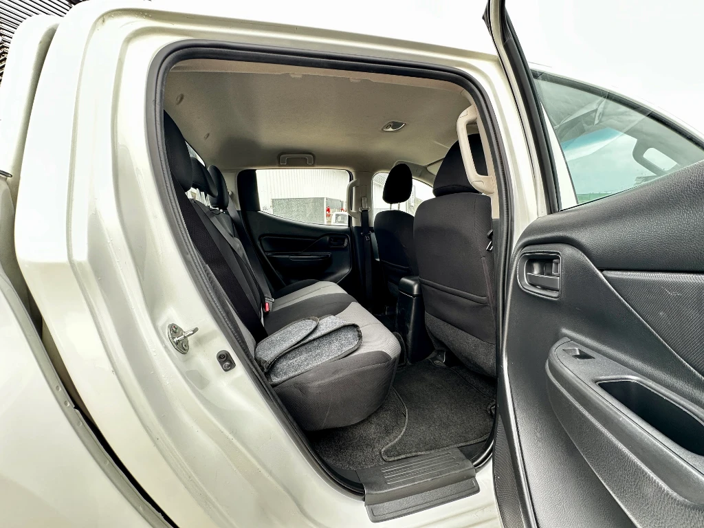 Mitsubishi L200 L200 4x2 Katana D/c 2.4 Td Mt Cr año 2023