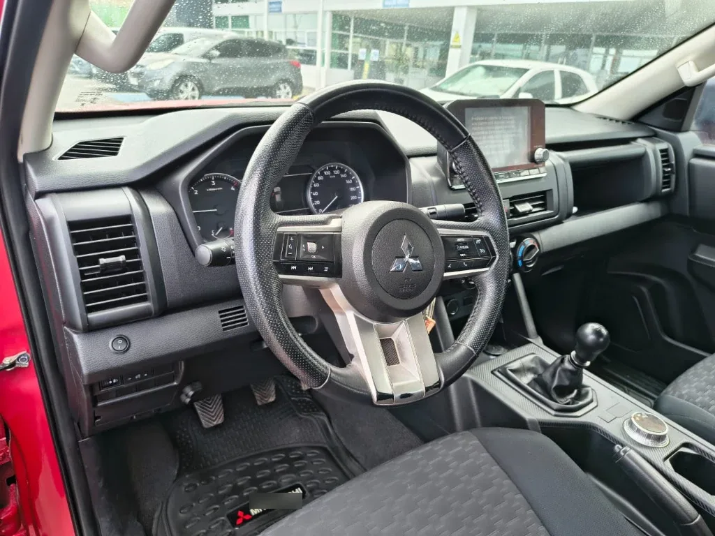 Mitsubishi L200 Katana D/c 2.4 Tdi Mt Xrt 4x4 año 2024