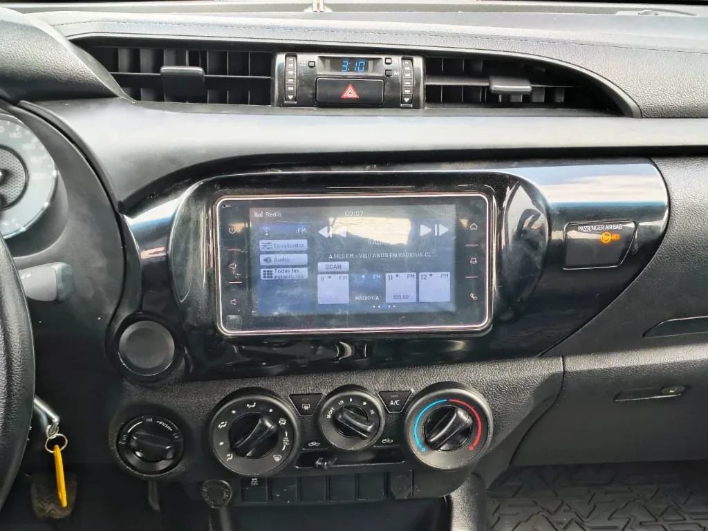Toyota Hilux Dc 4x4 2.4 D Dx Mt año 2024