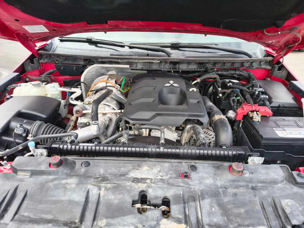 Mitsubishi L200 Katana D/c 2.4 Tdi Mt Xrt 4x4 año 2024