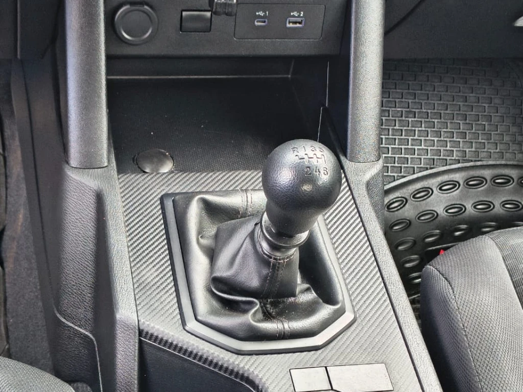Mitsubishi L200 Katana D/c 2.4 Tdi Mt Xrt 4x4 año 2024