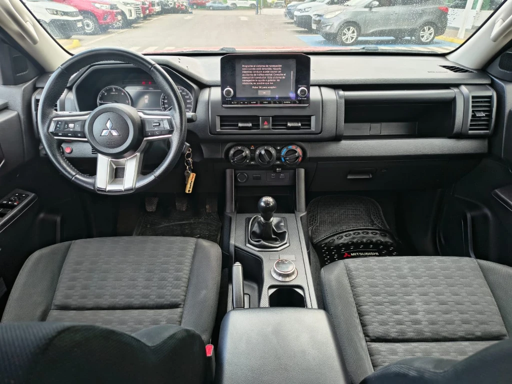 Mitsubishi L200 Katana D/c 2.4 Tdi Mt Xrt 4x4 año 2024
