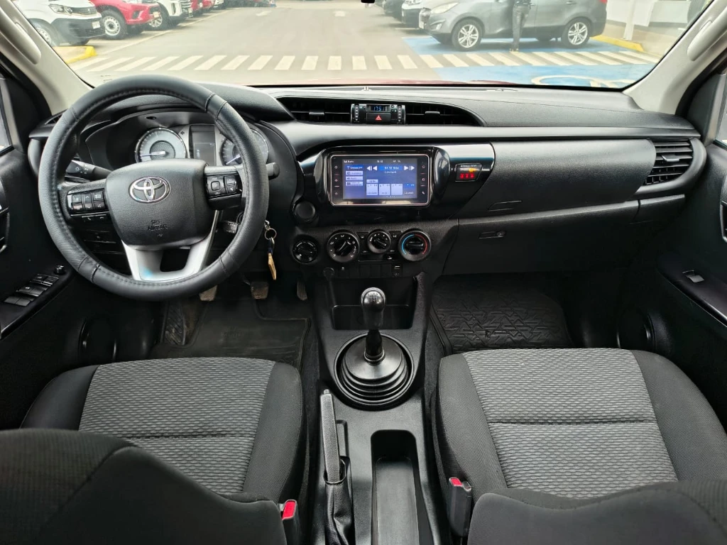 Toyota Hilux Dc 4x4 2.4 D Dx Mt año 2023
