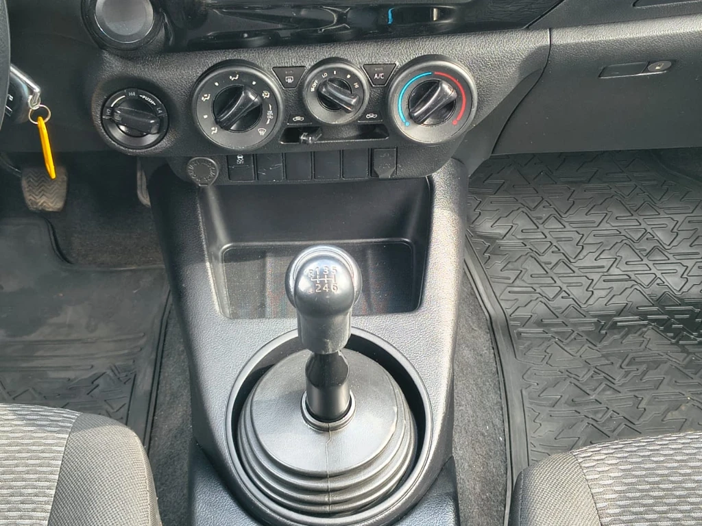 Toyota Hilux Dc 4x4 2.4 D Dx Mt año 2024