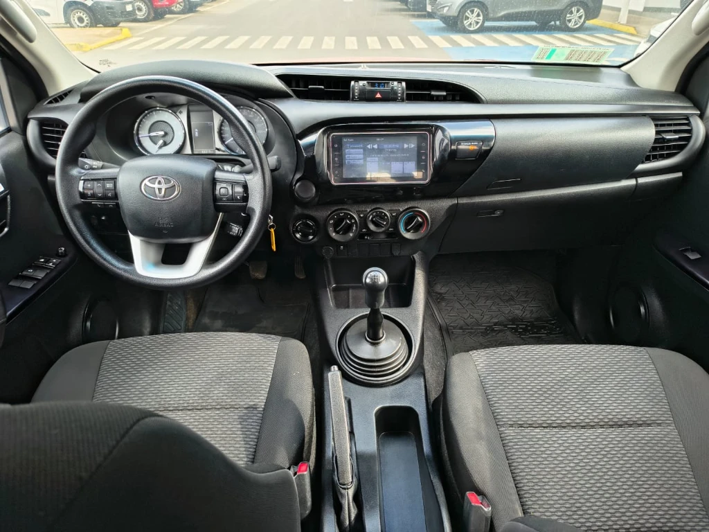 Toyota Hilux Dc 4x4 2.4 D Dx Mt año 2024