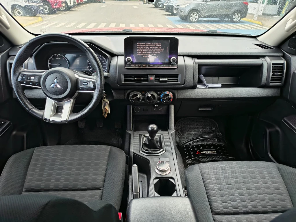 Mitsubishi L200 Katana D/c 2.4 Tdi Mt Xrt 4x4 año 2024