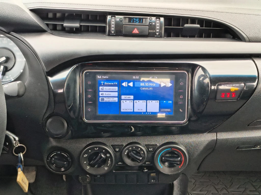 Toyota Hilux Dc 4x4 2.4 D Dx Mt año 2023