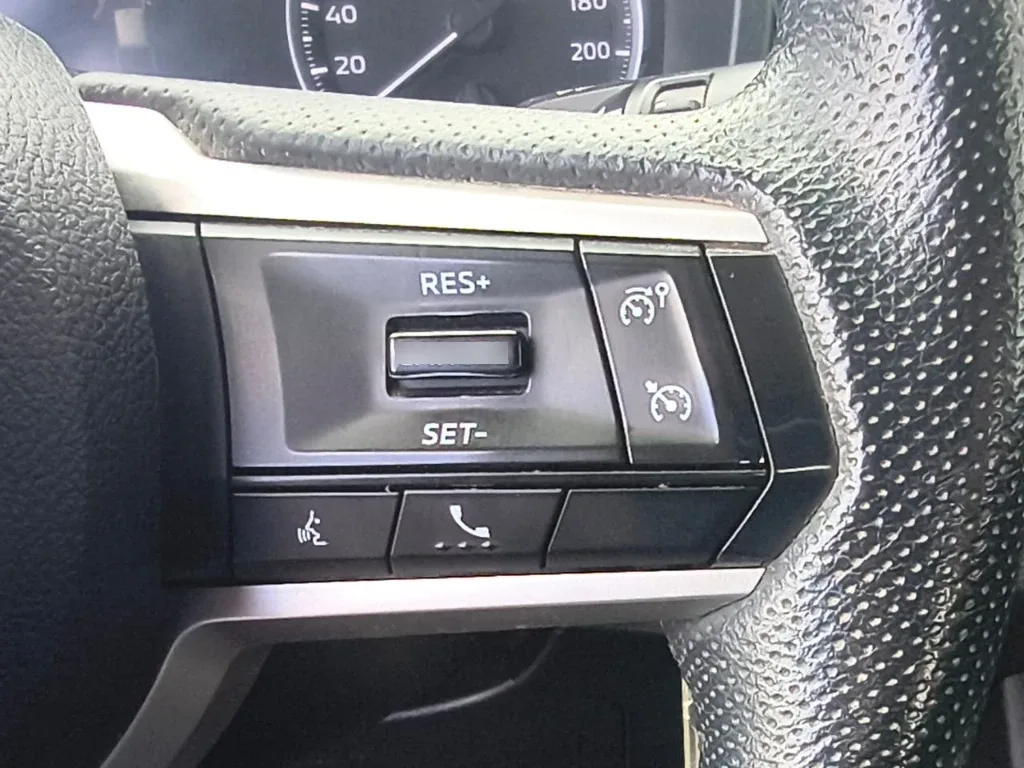 Mitsubishi L200 Katana D/c 2.4 Tdi Mt Xrt 4x4 año 2024