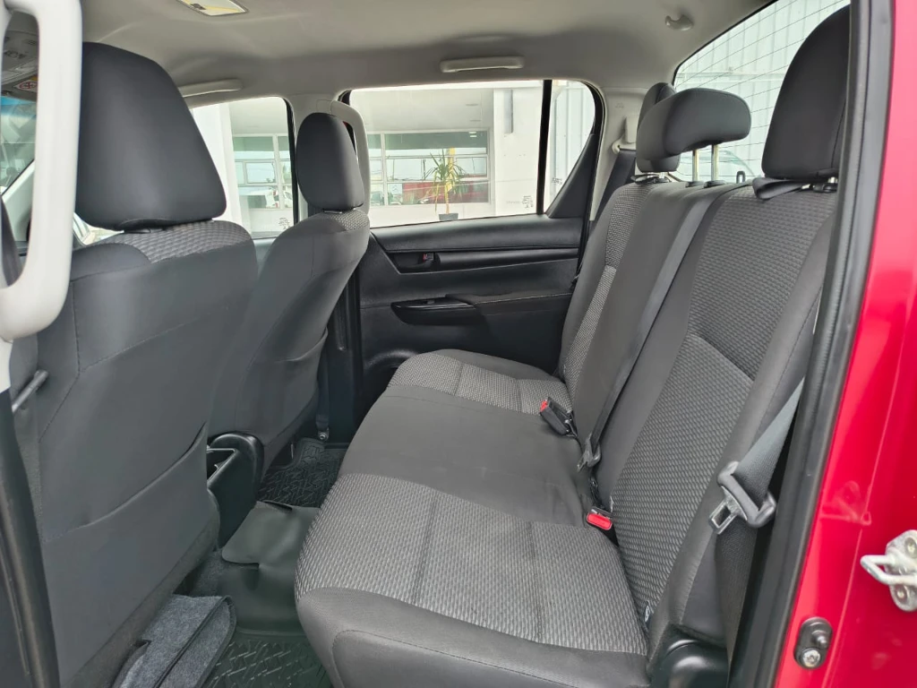 Toyota Hilux Dc 4x4 2.4 D Dx Mt año 2023