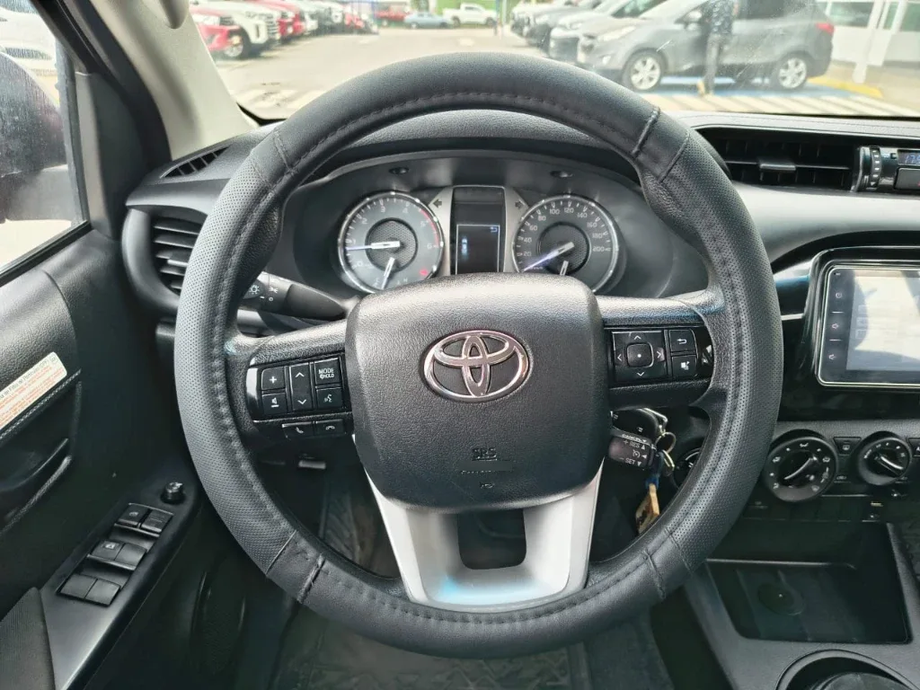 Toyota Hilux Dc 4x4 2.4 D Dx Mt año 2023