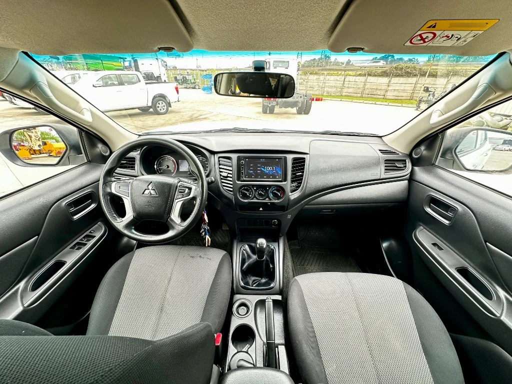 Mitsubishi L200 L200 4x2 Katana D/c 2.4 Td Mt Cr año 2023