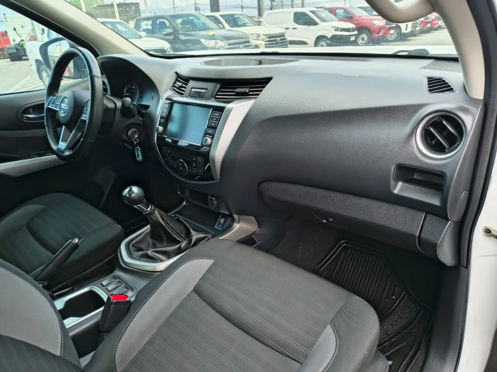 Nissan Navara Dc 4x2 2.3tdi Xe año 2022