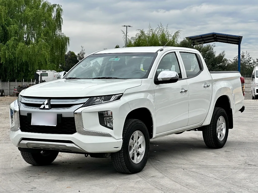 Mitsubishi L200 L200 4x2 Katana D/c 2.4 Td Mt Cr año 2023