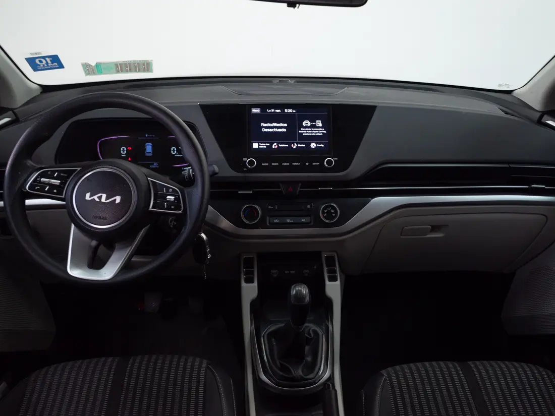 Kia Carens 1.5 Lx 7p Mt año 2024