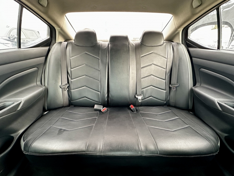 Nissan Versa Advance Mt 1.6 año 2023