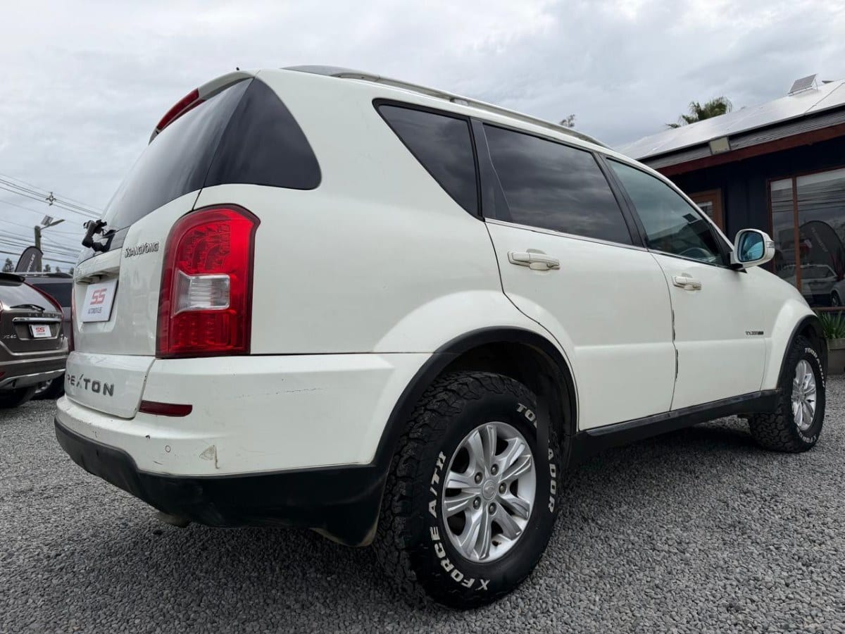 Ssangyong Rexton 4x2 Mt6 2.0 Hdi año 2015