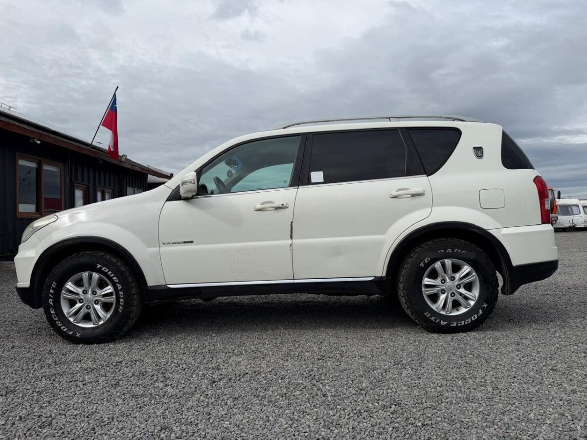 Ssangyong Rexton 4x2 Mt6 2.0 Hdi año 2015