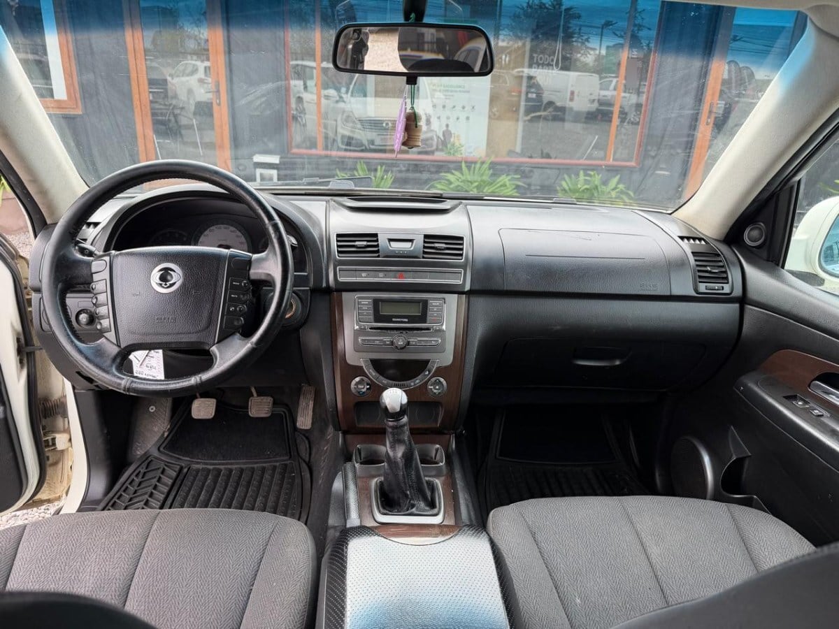 Ssangyong Rexton 4x2 Mt6 2.0 Hdi año 2015