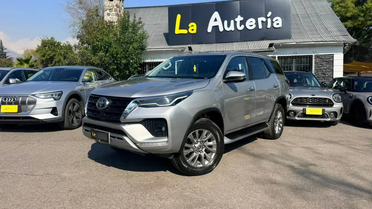 Toyota Fortuner 2.8 Srx Tdi Diesel 4x4 At 5p año 2022