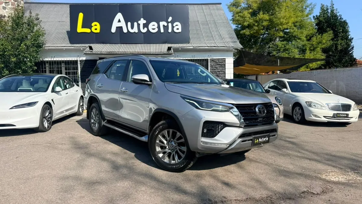 Toyota Fortuner 2.8 Srx Tdi Diesel 4x4 At 5p año 2022