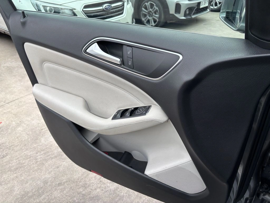Mercedes-Benz B 180 1.6 Turbo Auto año 2014