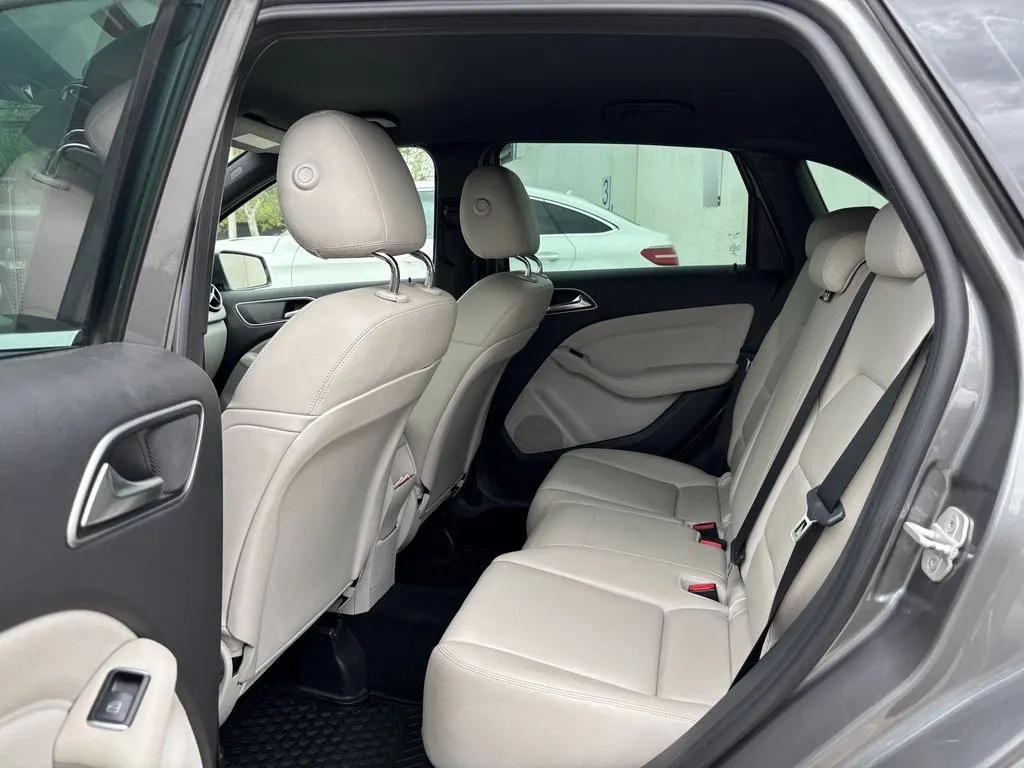 Mercedes-Benz B 180 1.6 Turbo Auto año 2014