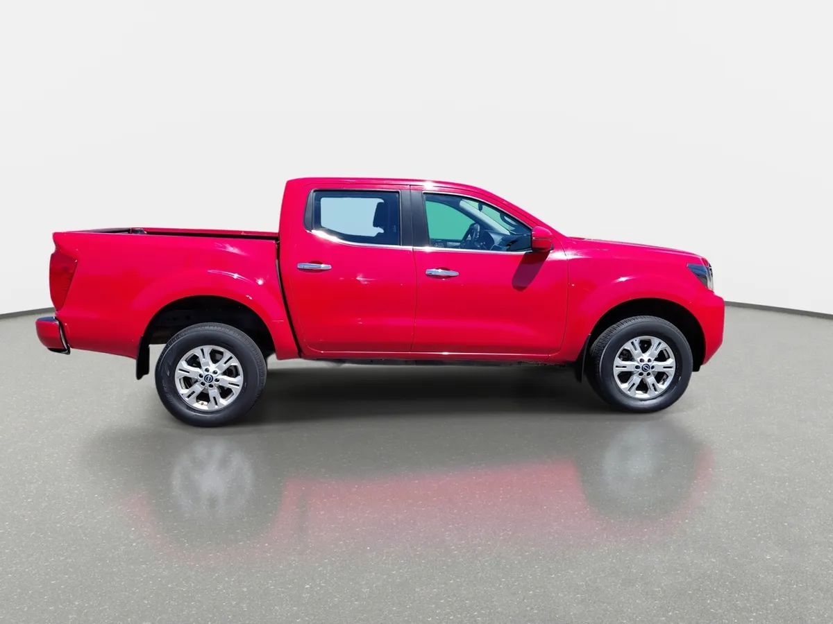 Nissan Navara 2.3d Xe Diesel 4x2 Dob.cab. Mt 4p año 2024