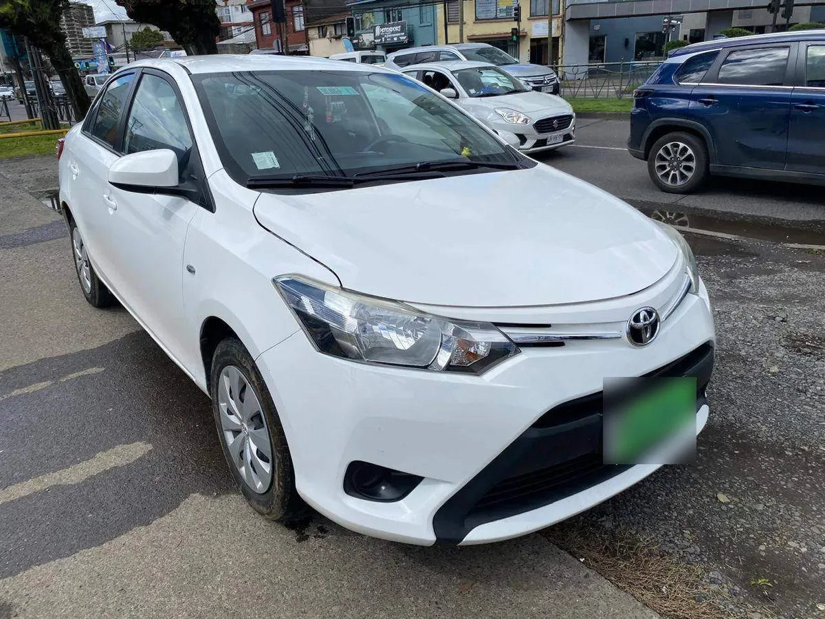 Toyota Yaris 1.5 Gli E 4x2 Mt 4p año 2017
