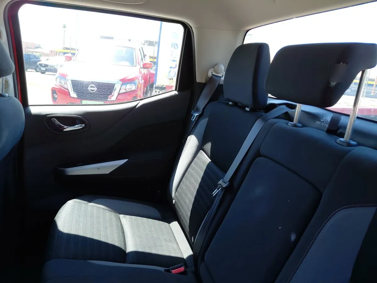Nissan Navara 2.3d Xe Diesel 4x2 Dob.cab. Mt 4p año 2024