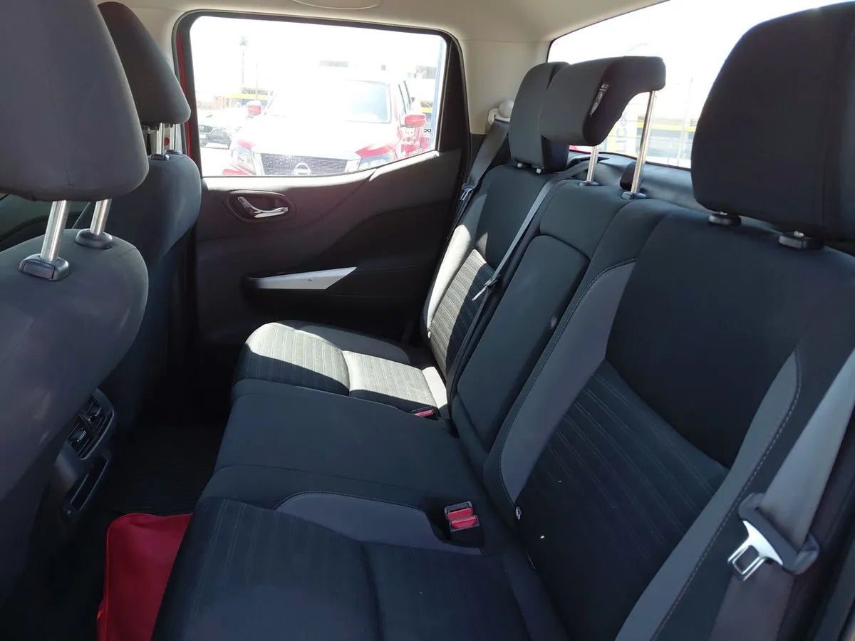 Nissan Navara 2.3d Xe Diesel 4x2 Dob.cab. Mt 4p año 2024
