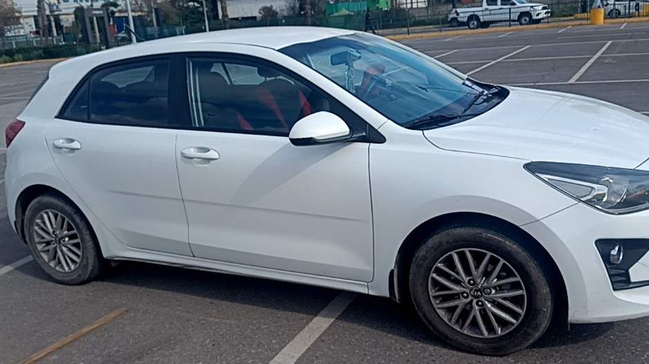 Kia Rio 5 1.4 Lx 4x2 Hb Ac Ci 6mt 5p año 2022