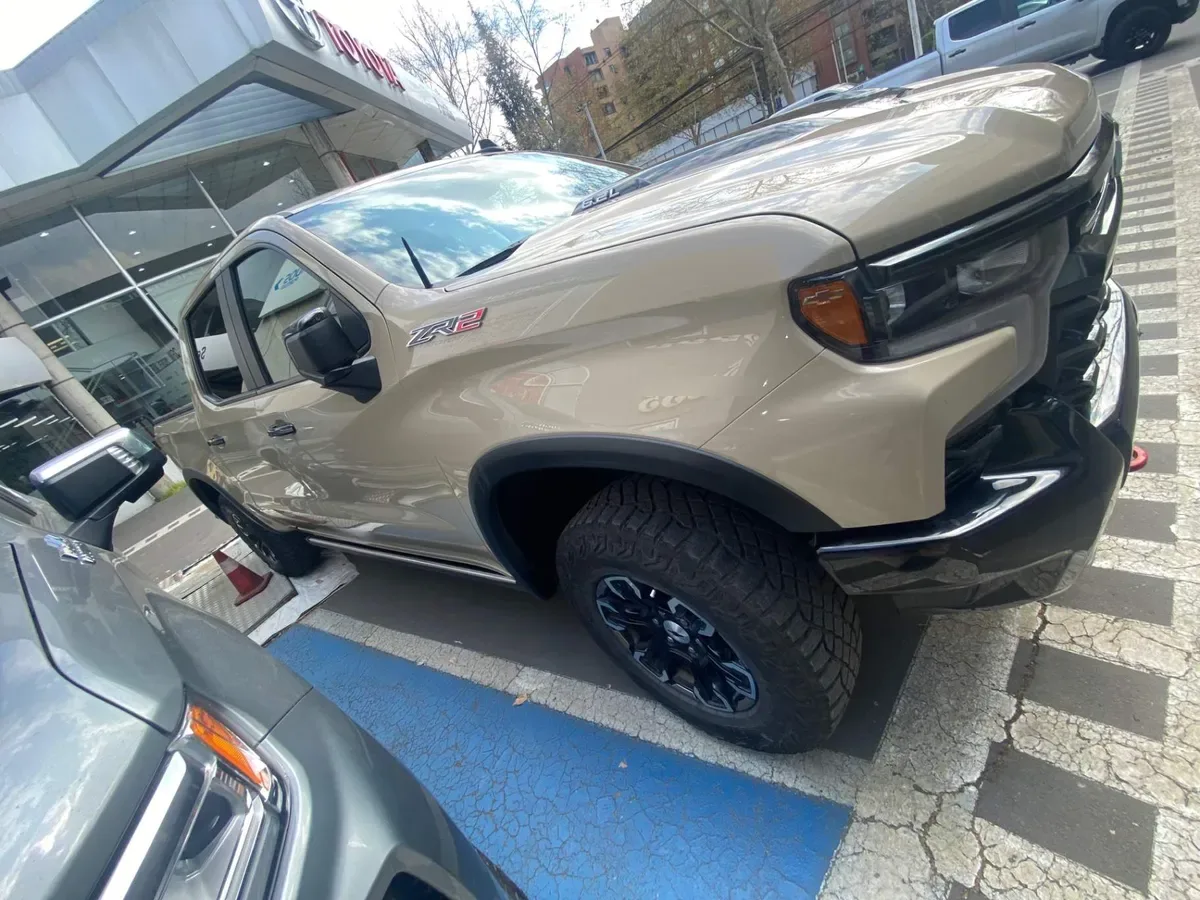 Chevrolet Silverado 6.2 Zr2 4x4 At 4p año 2023