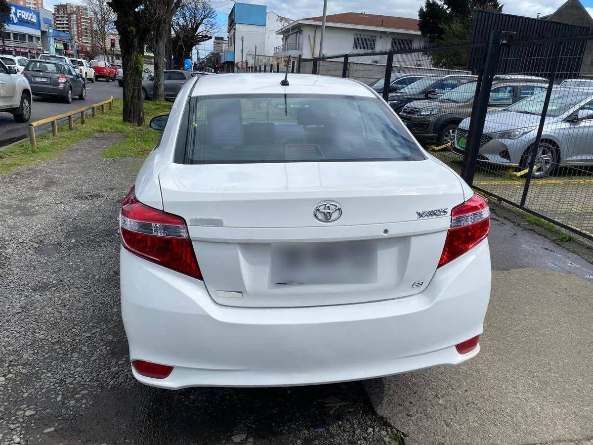 Toyota Yaris 1.5 Gli E 4x2 Mt 4p año 2017