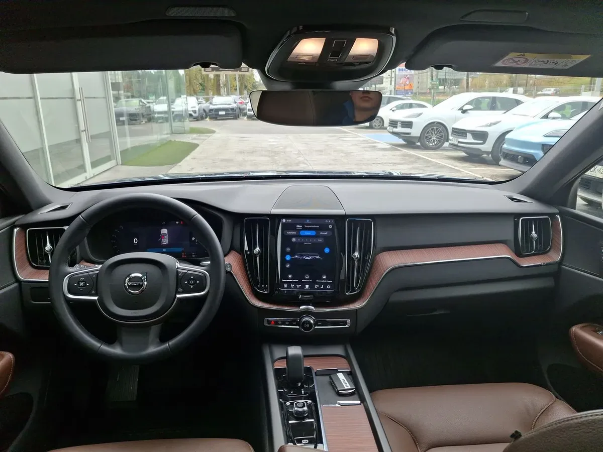 Volvo Xc60 2.0 T8 Recharge Plus Hybrid Awd At 5p año 2025