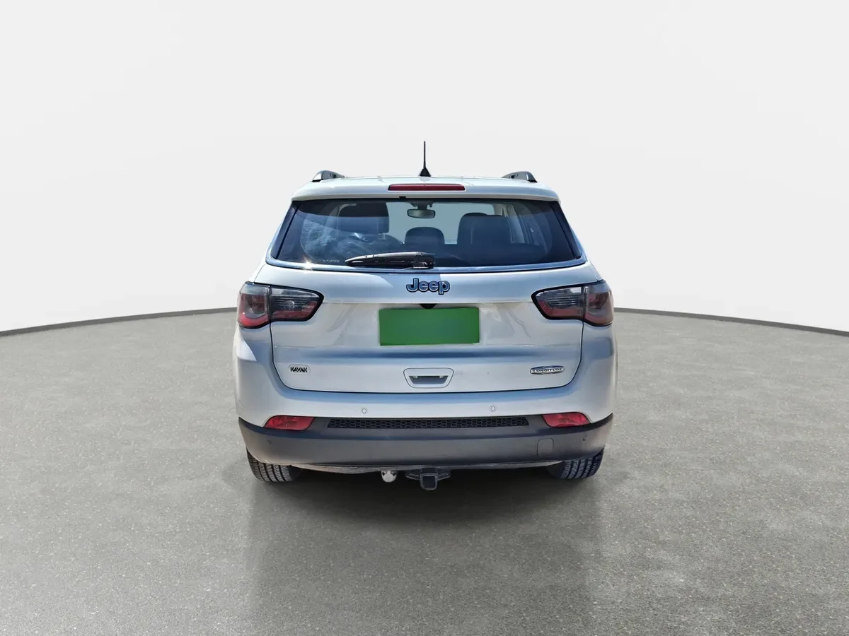 Jeep Compass 2.4 Longitude 4x2 Radio 8.4 9at 5p año 2019
